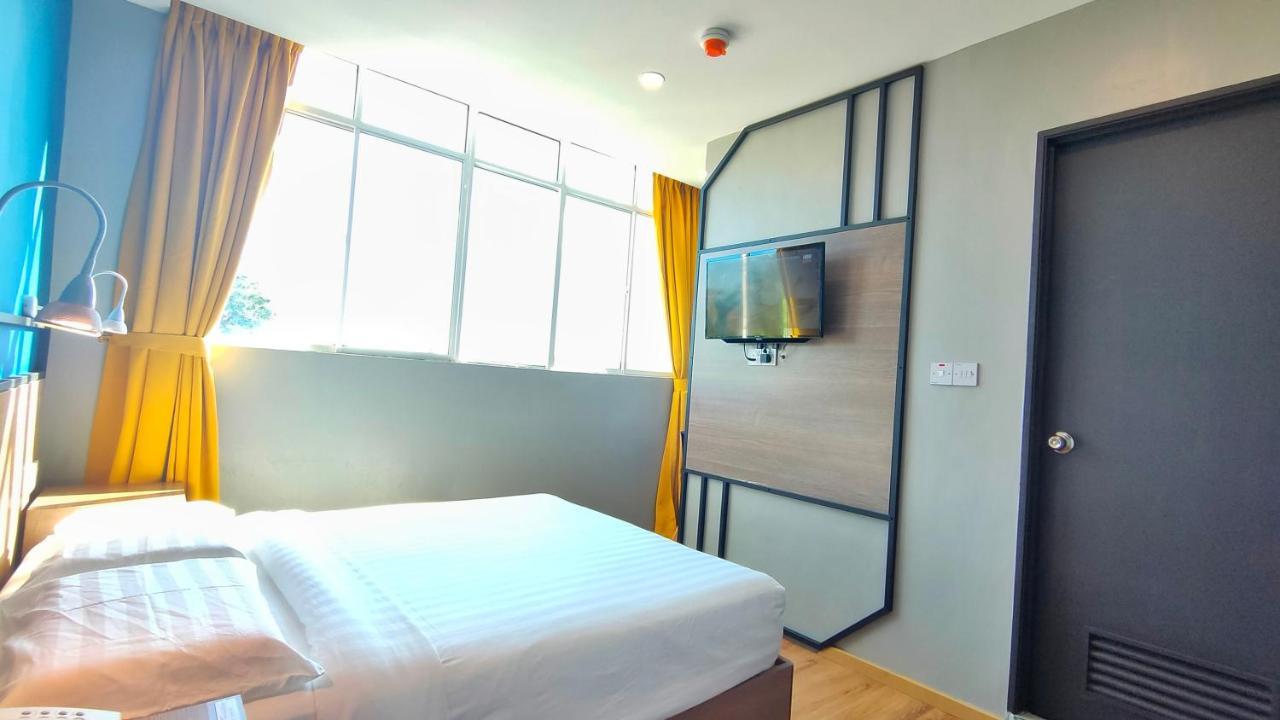 Uptown Hotel Семпорна Экстерьер фото