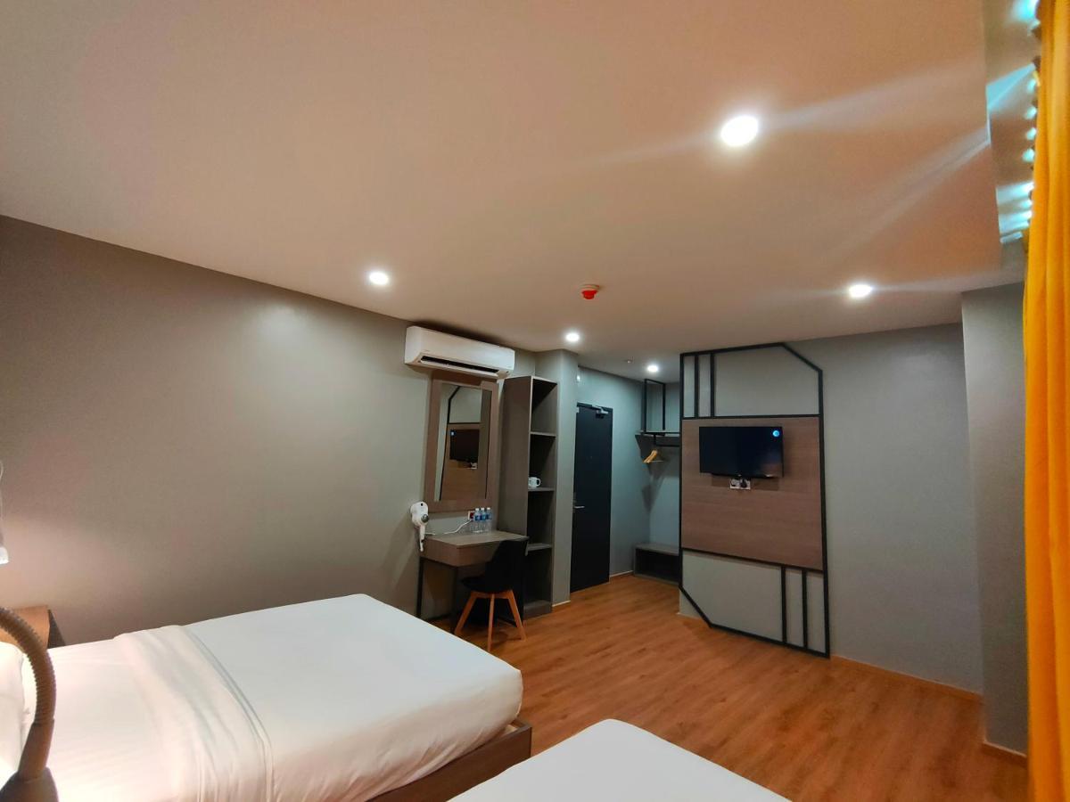 Uptown Hotel Семпорна Экстерьер фото