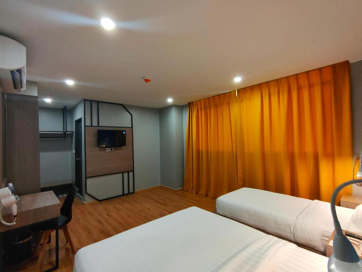 Uptown Hotel Семпорна Экстерьер фото