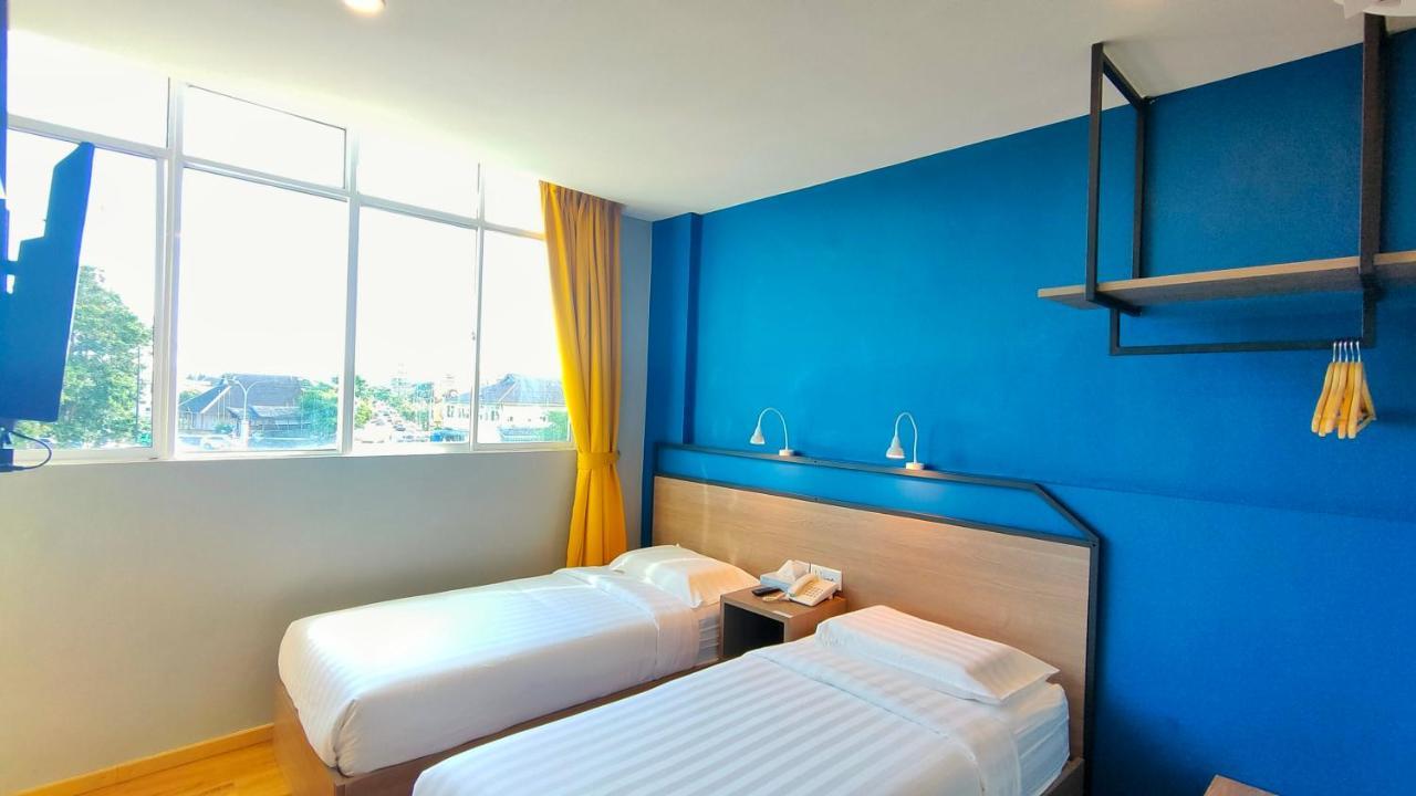 Uptown Hotel Семпорна Экстерьер фото