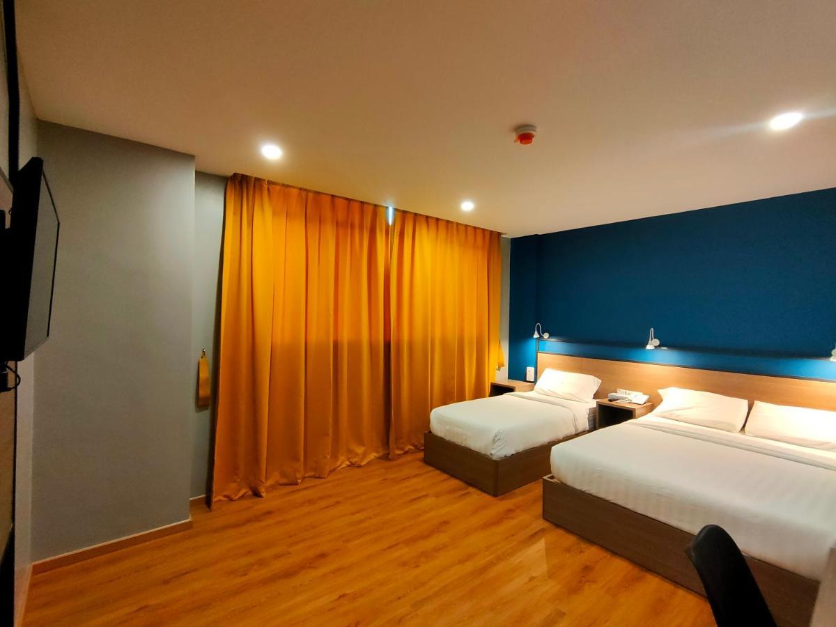 Uptown Hotel Семпорна Экстерьер фото