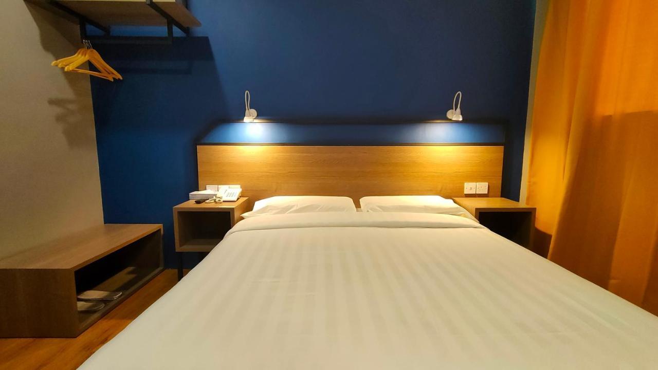 Uptown Hotel Семпорна Экстерьер фото