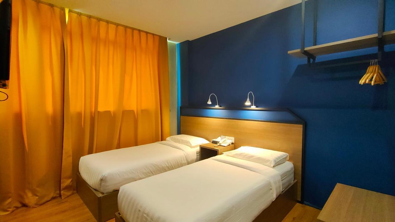 Uptown Hotel Семпорна Экстерьер фото