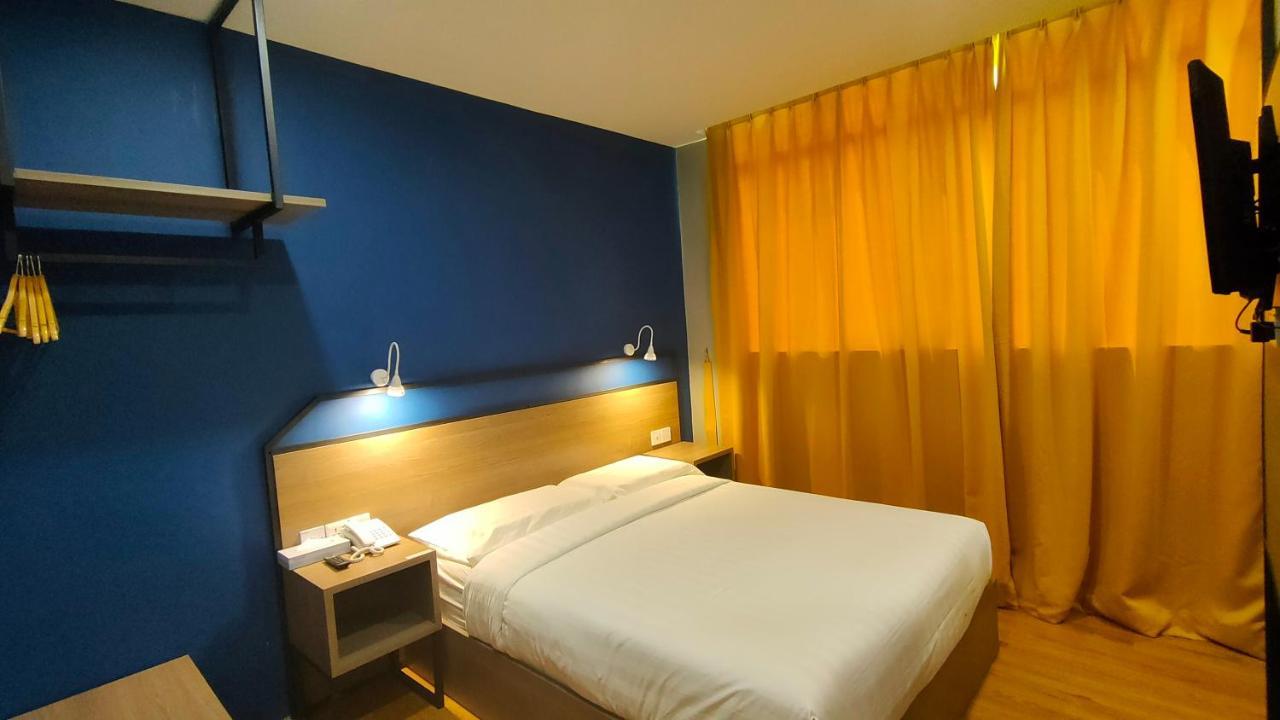 Uptown Hotel Семпорна Экстерьер фото