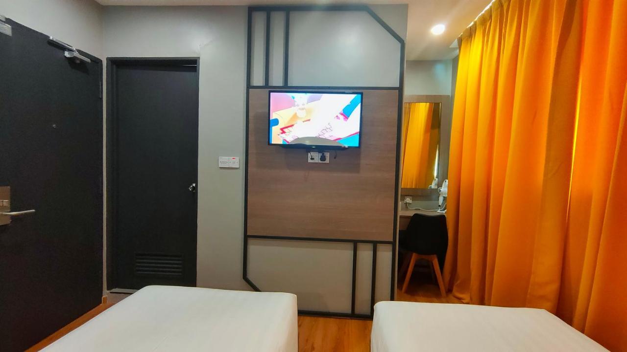 Uptown Hotel Семпорна Экстерьер фото